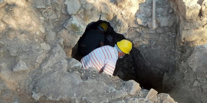 Muğla Akyaka'daki Orta Çağ'dan kalma kalede tünel bulundu