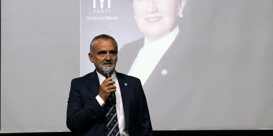 İYİ Parti'li Akalın, İzmir'de partililere seslendi