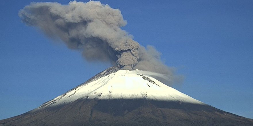 Meksika’daki Popocatepetl Yanardağı'nda 3 patlama yaşandı