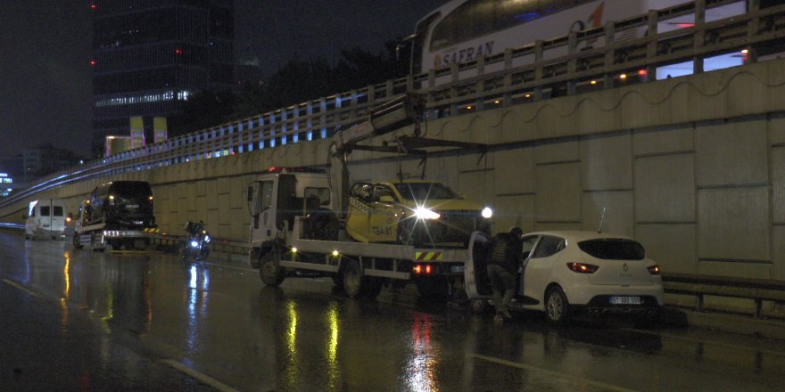 Kadıköy’de zincirleme trafik kazası: 4 yaralı