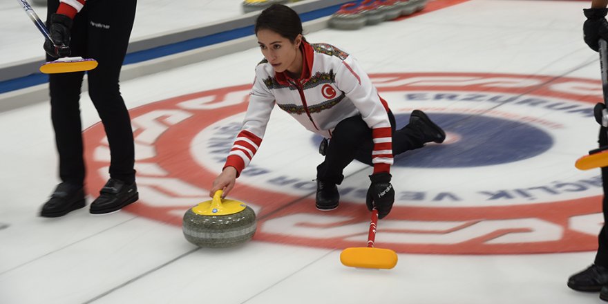 Curling 2022 Kış Olimpiyat Oyunları ön eleme müsabakaları Erzurum’da devam ediyor