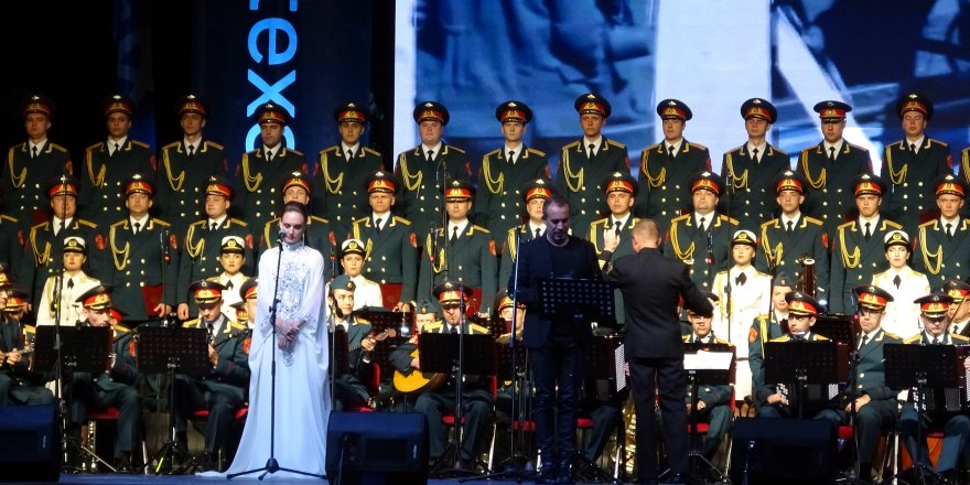 Haluk Levent ve Rus Kızılordu Korosu Bursa’da konser verdi