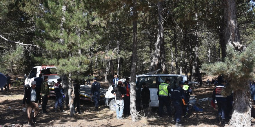 Afyonkarahisar'da 5 öğrencinin yaşamını yitirdiği kazayla ilgili gözaltına alınan servis şoförü adliyeye sevk edildi