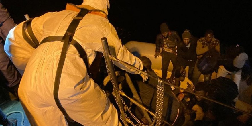 Fethiye açıklarında lastik bottaki 36 düzensiz göçmen kurtarıldı