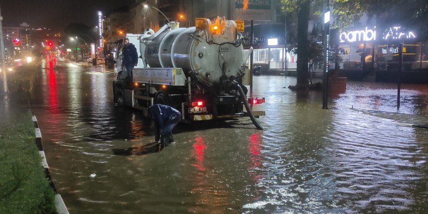 Manisa'da şiddetli yağış etkili oldu