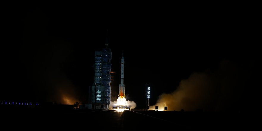 Çin, Shenzhou-13 insanlı uzay aracını uzaya fırlattı
