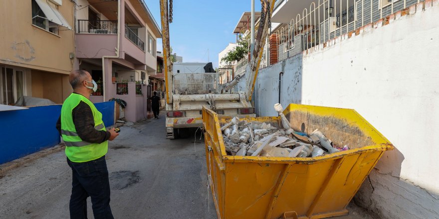 Buca’da günde 110 ton moloz toplanıyor