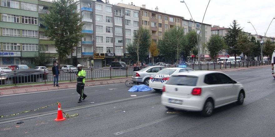 Kayseri'de otomobilin çarptığı bisiklet sürücüsü hayatını kaybetti