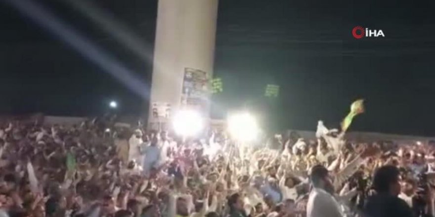 Pakistan'da, Fransız büyükelçinin sınır dışı edilmesi için protesto düzenledi