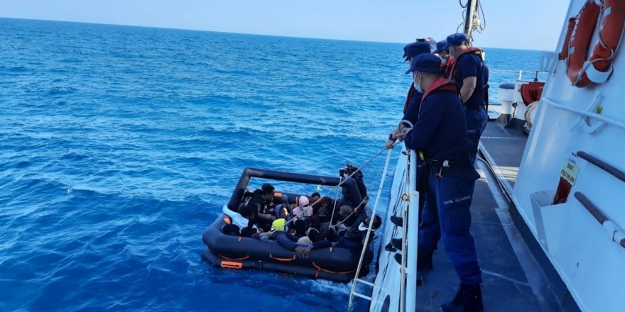 Aydın'da Türk kara sularına itilen 87 düzensiz göçmen kurtarıldı