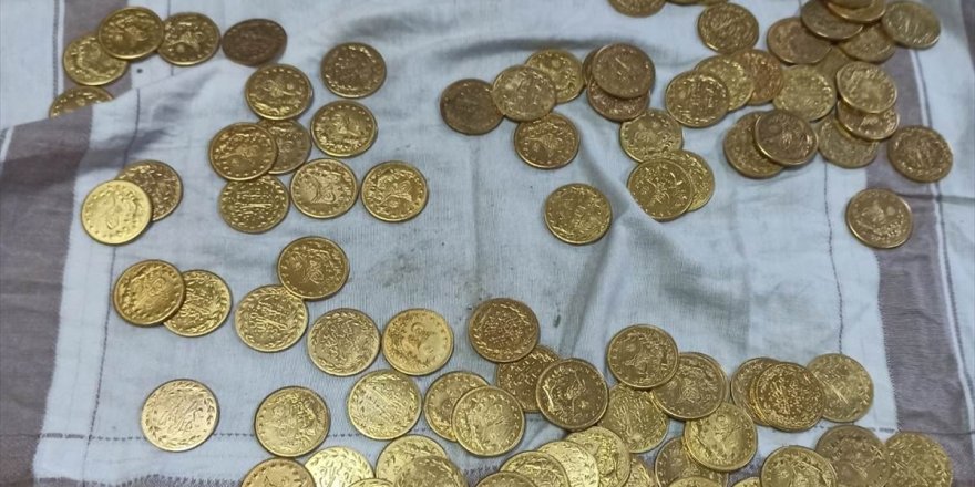Manisa'da sahte altın satmak isteyen şüpheliler suçüstü yakalandı