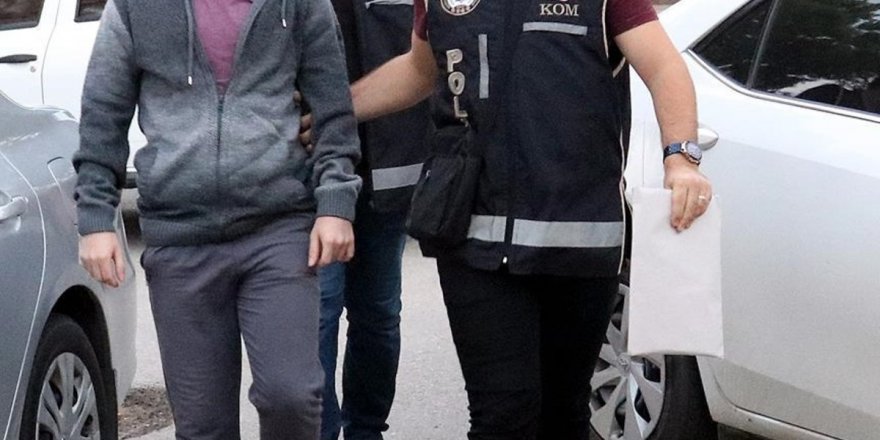 İzmir'de FETÖ soruşturmasında evli çift gözaltına alındı