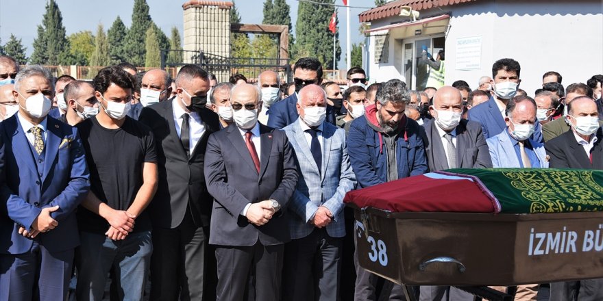 Kovid-19'dan vefat eden eski Kemalpaşa Belediye Başkanı Özüdoğru'nun cenazesi defnedildi