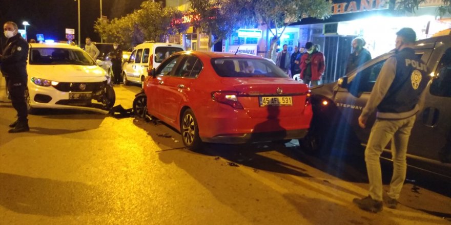 Manisa’da alkollü sürücünün kullandığı otomobil, park halindeki 6 araca çarptı