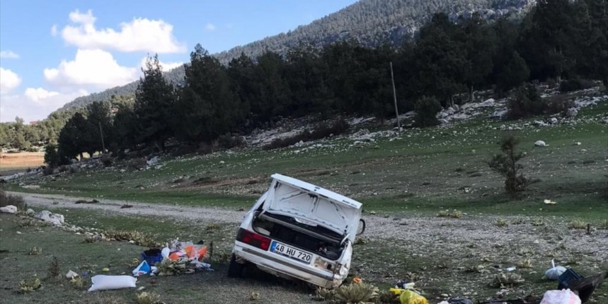 Muğla'da yol kenarına devrilen otomobilde 1 kişi öldü 1 kişi yaralandı