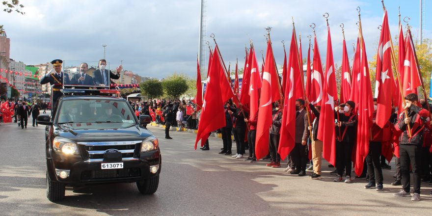 Bandırma’da Cumhuriyet Bayramı coşkuyla kutlandı