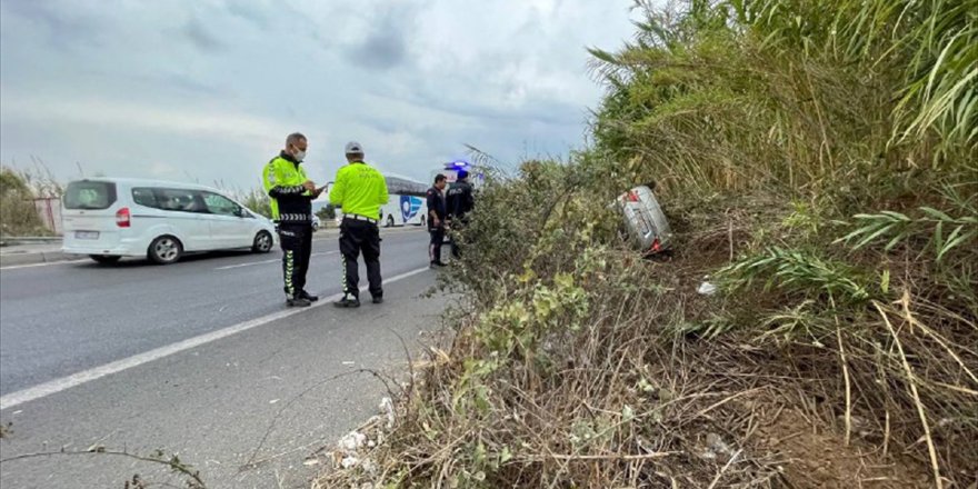 Aydın’da şarampole devrilen otomobildeki 4 kişi yaralandı