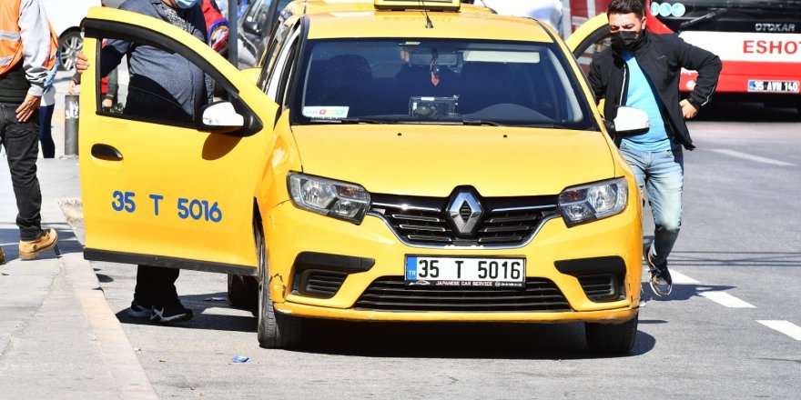 Sivil zabıta ekipleri yolcu gibi bindikleri taksileri denetledi