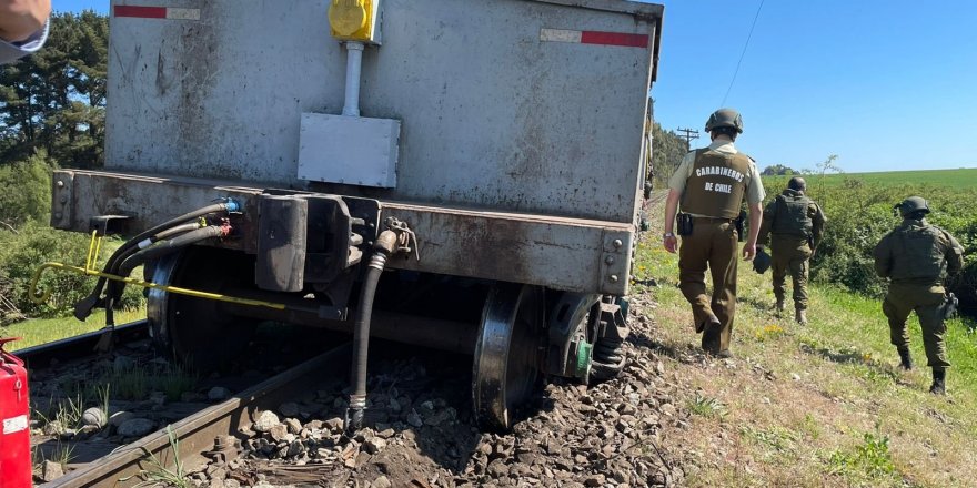 Şili’de yük treni raydan çıktı, trenin vagonları ateşe verildi