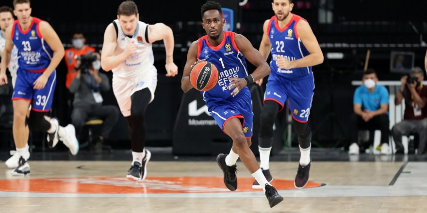 Anadolu Efes: 79 - Zenit: 90