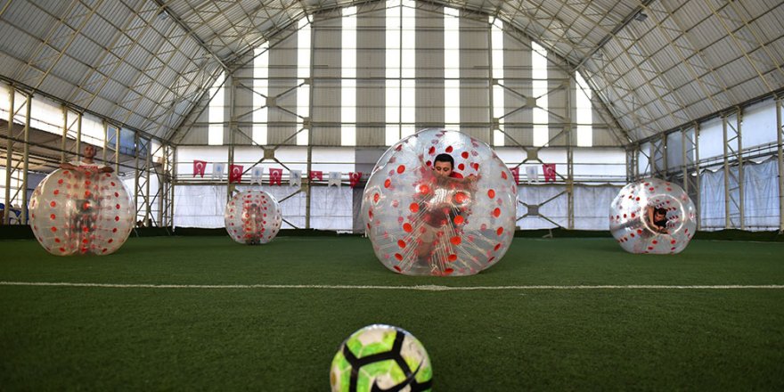 Tuzla’da düzenlenen balon futbolu turnuvası