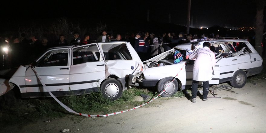 Denizli’de otomobilin tıra çarpması sonucu 1 kişi öldü 3 kişi yaralandı