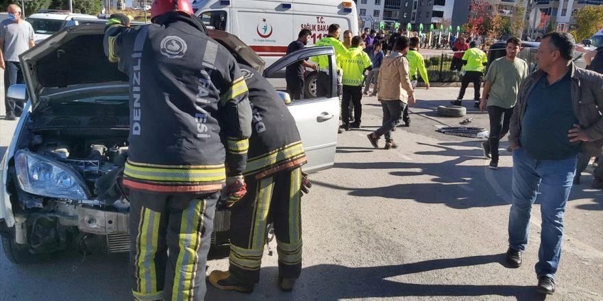 Denizli'de iki aracın çarpıştığı kazada 2 yaşındaki çocuk öldü, 4 kişi yaralandı