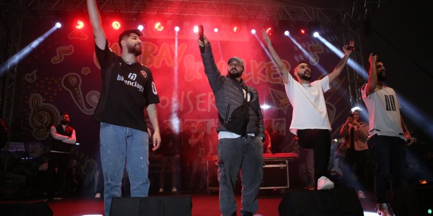 Bayrampaşa gençlik konserinde rap dünyasının ünlü isimleri sahne aldı