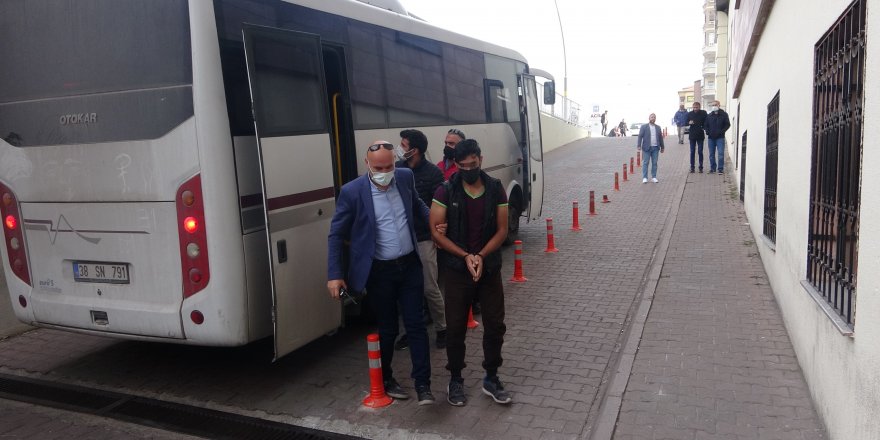 Kayseri'deki DEAŞ operasyonunda yakalanan 7 kişi adliyede