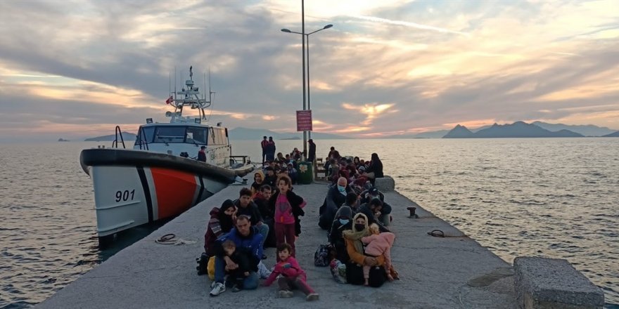 Bodrum'da ahşap teknedeki 79 düzensiz göçmen kurtarıldı