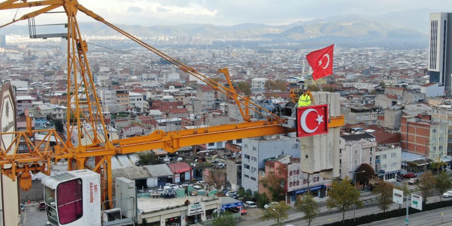 80 metre yüksekte Ata’ya saygı