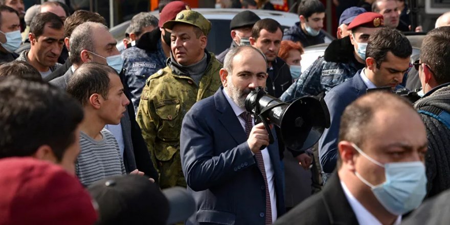 Ermenistan'da ordu Paşinyan'ın istifasını istedi, Genelkurmay Başkanı görevden alındı