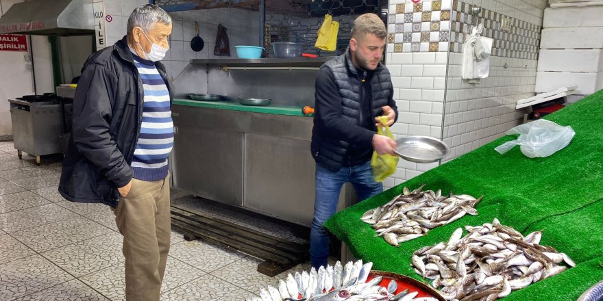 Balık halinde çinakopun fiyatı 50 liraya çıktı