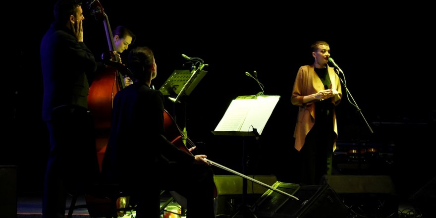 Bodrum'da Avusturya Günleri kapsamında kemancı Phoebe Violet konser verdi