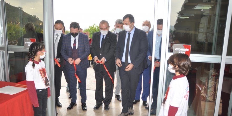 Ortaca'da Atatürk ve Öğretmenler Günü konulu pul sergisi açıldı