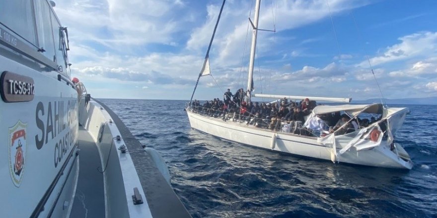 İzmir’de Türk kara sularına geri itilen 274 düzensiz göçmen kurtarıldı