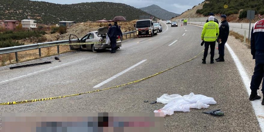 Antalya'da otomobil çelik bariyere çarptı: 1 ölü