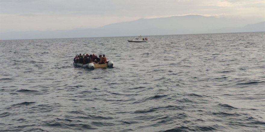 İzmir'de Yunanistan unsurlarınca geri itilen 65 düzensiz göçmen kurtarıldı