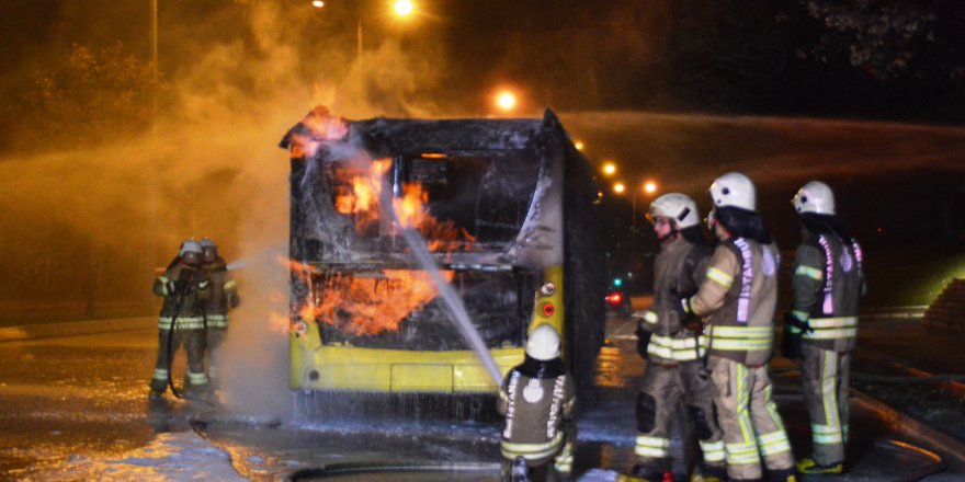 Başakşehir'de özel halk otobüsü alev topuna döndü
