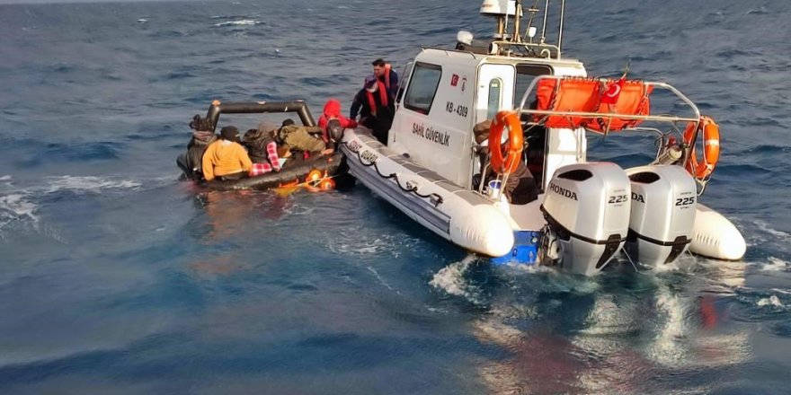 İzmir açıklarında 34 düzensiz göçmen kurtarıldı