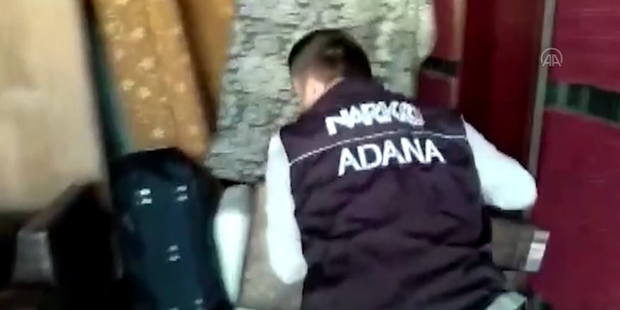 Adana'da ev eşyası yüklü kamyonda 53 kilo 350 gram esrar ele geçirildi