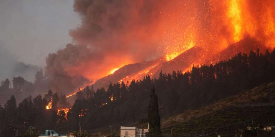 Cumbre Vieja Yanardağı'ndan çıkan lavlar 82 günde 2881 binayı yok etti