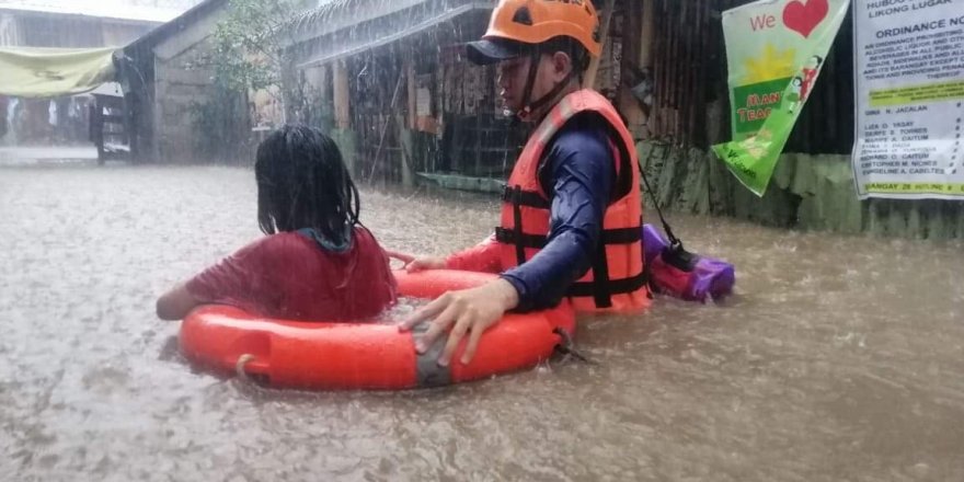 Filipinler'de Rai Tayfunu karaya çıktı