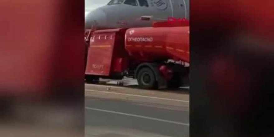 Rusya'da yolcu uçağı pistteki kamyona çarptı