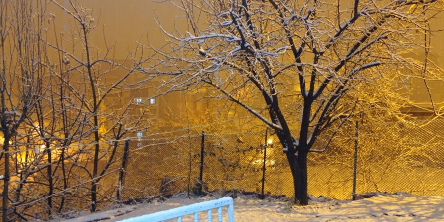 Hakkari'de kar yağışı etkili olmaya başladı