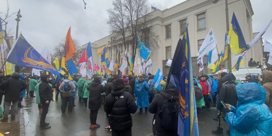 Ukrayna’da karantina karşıtlarından protesto