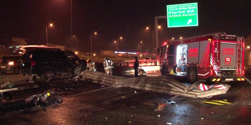 TEM otoyolunda lüks cip bariyerlere ok gibi saplandı: 2 yaralı