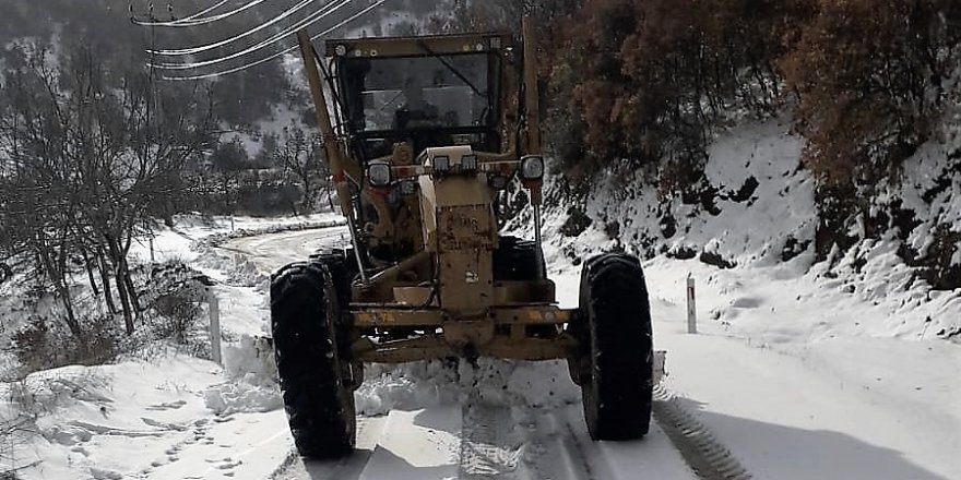 Bozdağlar'da karla mücadele sürüyor