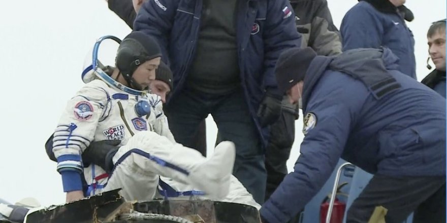 Japon milyarder Maezawa, 12 günlük uzay yolculuğunu tamamladı