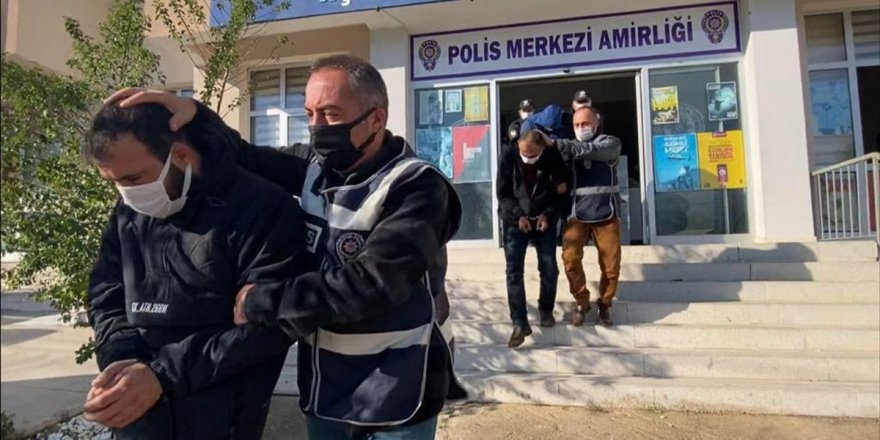 İzmir'de 82 düzensiz göçmen yakalandı